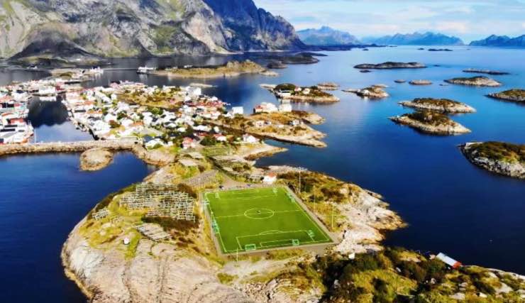 Henningsvaer Stadion Isole Lofoten