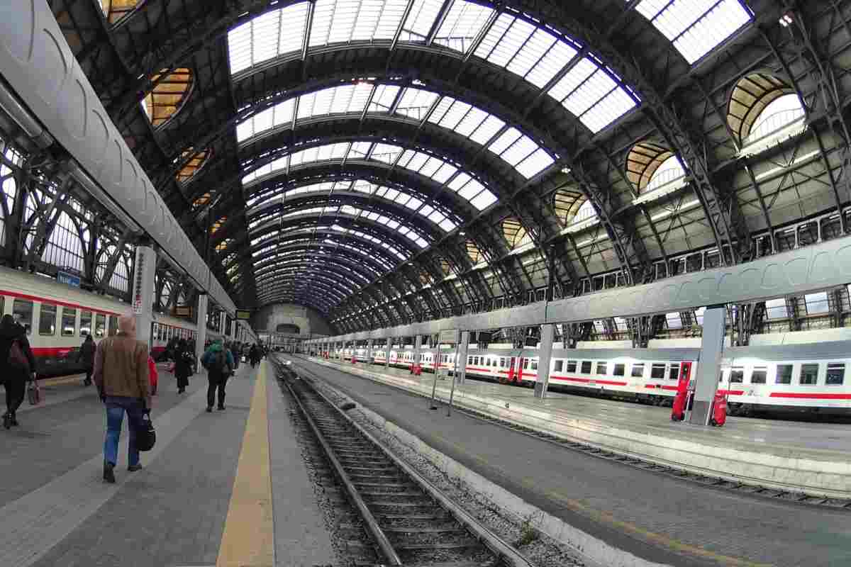 Da Milano a Roma in auto, treno o bus: tempi e costi