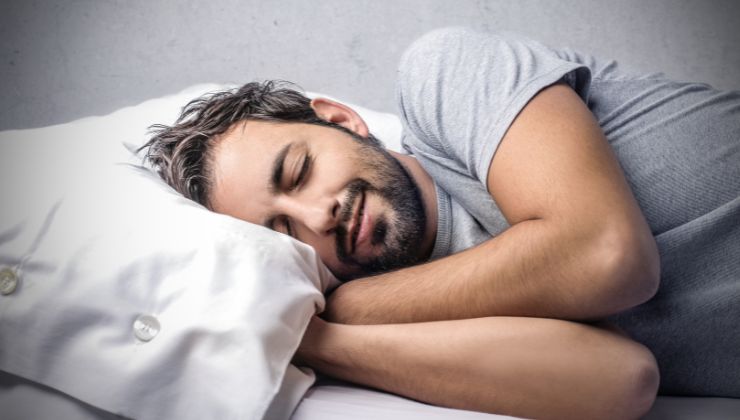 Un trucco da provare col cuscino, così dite addio all'insonnia estiva 