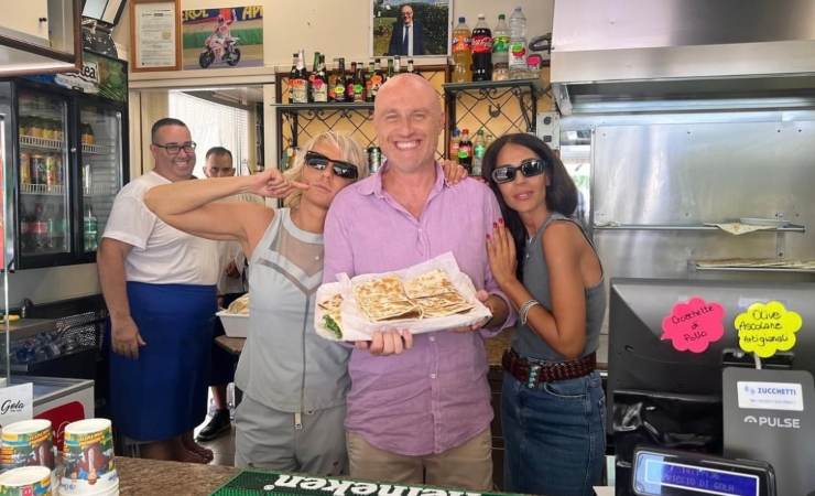 Maria insieme a Rudy e Raffaella Mennoia