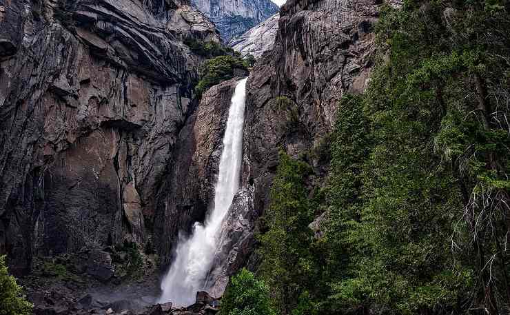 Una cascata nello Yosemite National Park